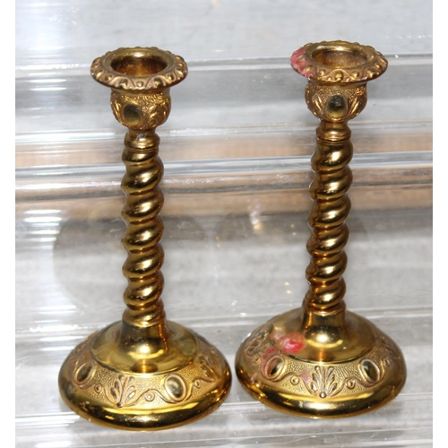 1870 - Qty of assorted antique and later brass candlesticks