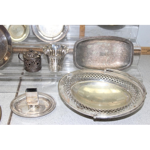 1075 - Large qty of assorted antique and later silver plated items, approx 8.5kg gross