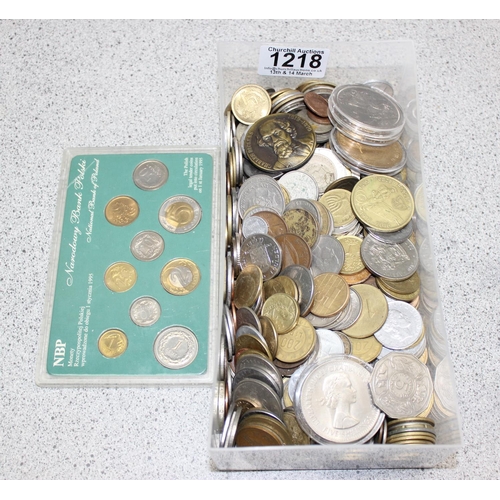 1218 - Qty of assorted coins etc, British and world coins, approx 2.4kg gross