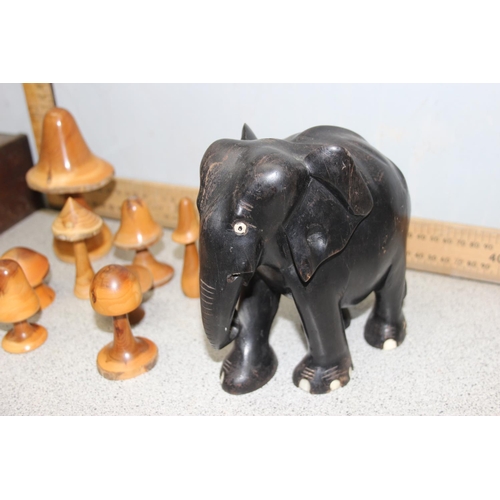 1875 - Various carved wooden ornaments and a vintage wooden cutlery tray