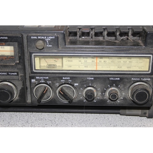 772 - A vintage Hitachi K-50L 70s Radio Cassette Recorder, B&W TV Portable Ghettoblaster