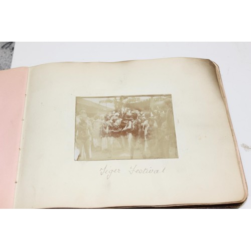 1426 - A WW1 period photograph album containing a large qty of interesting pictures of India with annotatio... 