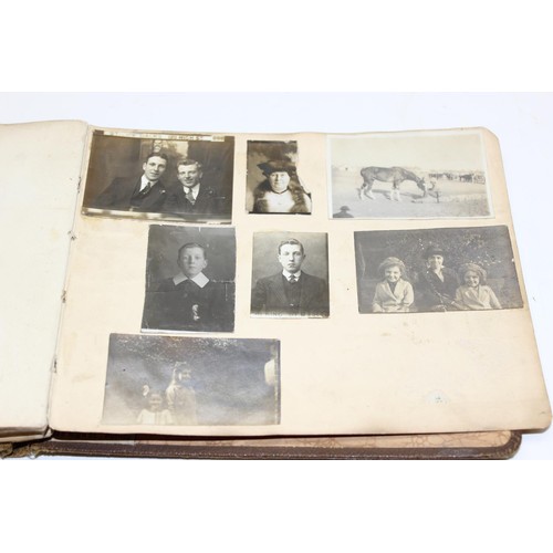 1426 - A WW1 period photograph album containing a large qty of interesting pictures of India with annotatio... 