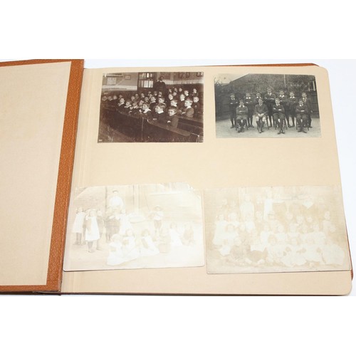 1431 - An early 20th century photograph album containing a number of WW1 period military photographs