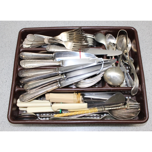 1045 - Part canteen of cutlery & a quantity of loose silver plate cutlery