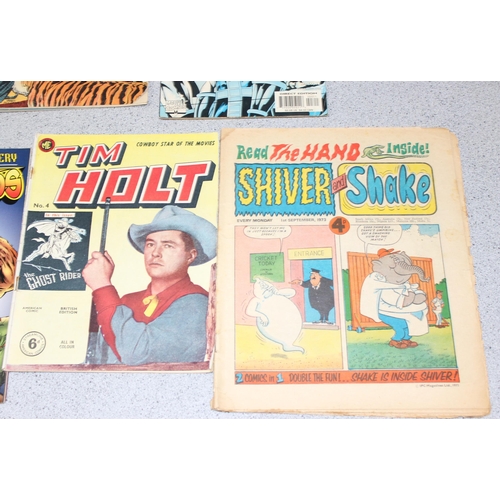 529 - Qty of vintage comics to include Beano & Viz