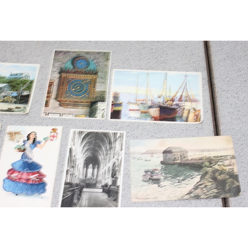 532 - Large qty of antique and later postcards