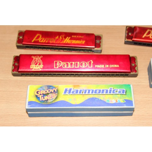 608 - 7 Harmonicas to include Parrot and 2 boxed 'Groovy tunes' by Halsal