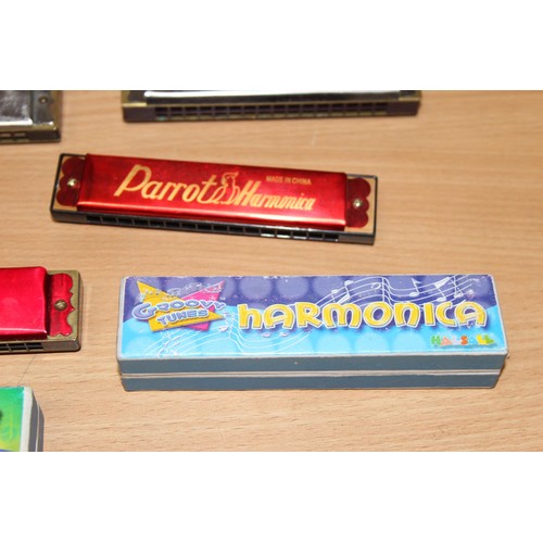 608 - 7 Harmonicas to include Parrot and 2 boxed 'Groovy tunes' by Halsal