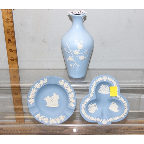 1828 - Qty of Wedgwood Jasperware and a similar Copeland vase