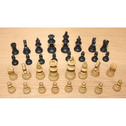 1422 - An early 20th century wooden chess set in box, the box inscribed 