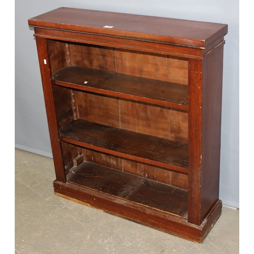 18 - Small antique bookcase with adjustable shelves, approx 85cm wide