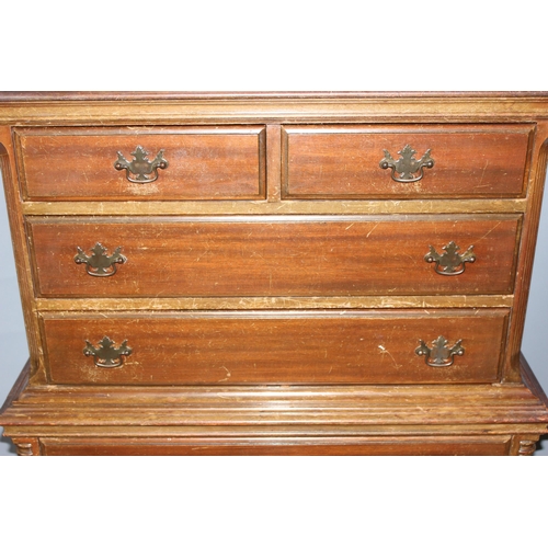 24 - An early 20th century American mahogany 2 over 5 chest on chest style chest of drawers by Harper Fur... 