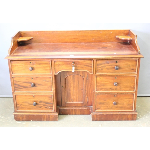 36 - A late 19th century mahogany kneehole desk with 7 drawers and a single cupboard with back rail and c... 