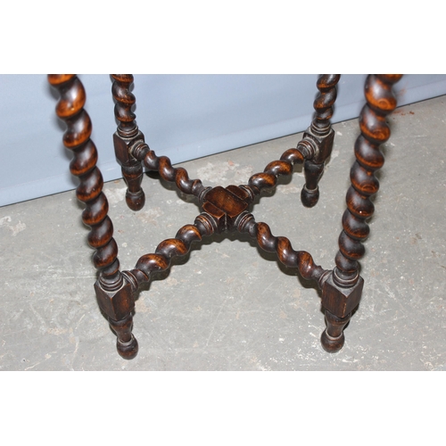 38 - A small early 20th century oak side table with barleytwist supports, approx 50cm in diameter