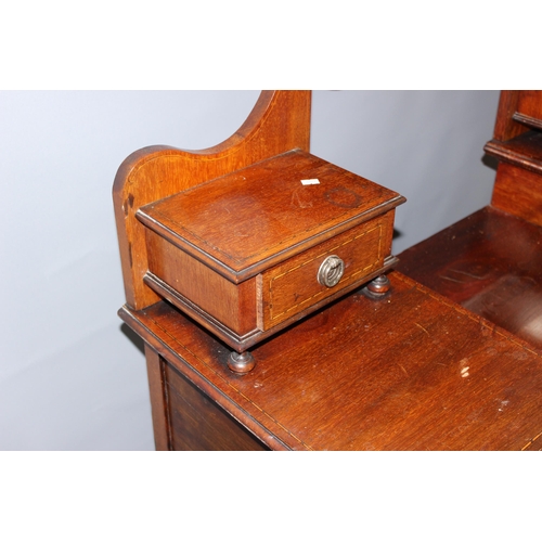 41 - An Edwardian Sheraton Revival dressing table with 6 drawers and mirror, approx 115cm wide