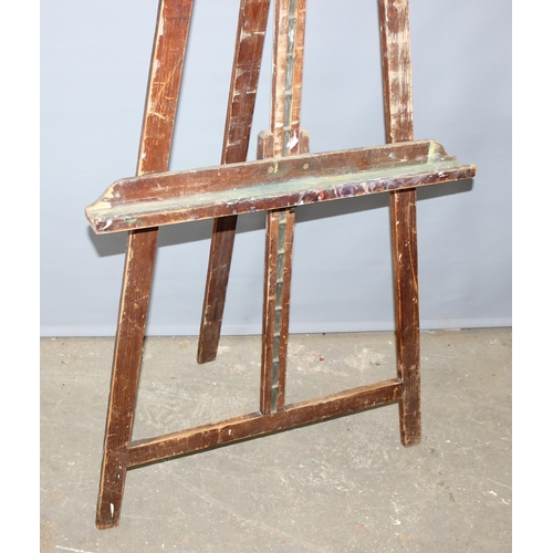 86 - A large vintage wooden floor standing artist's easel, approx 165cm tall