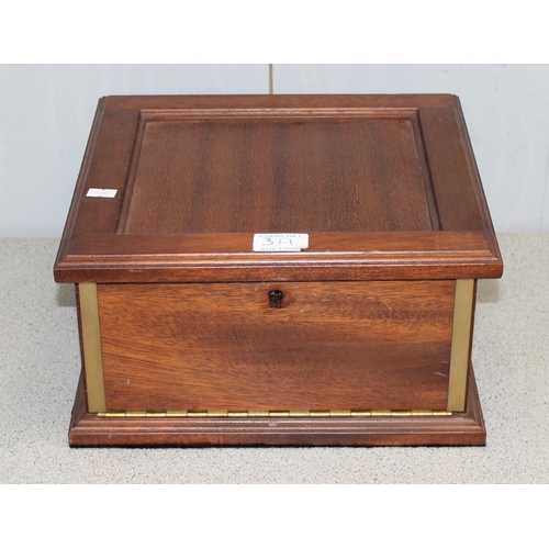 3A - A 20th century oak coin collector's cabinet or box containing 13 removable trays, approx 31cm square