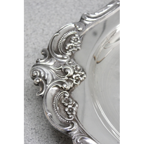 1007 - A large vintage silver plated meat serving dish, Baroque by Wallace, approx 51cm wide