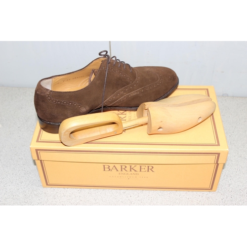 214 - 2 x pairs of men's shoes including Barker England (slight wear to sole) and Timberland seemingly unw... 