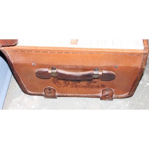 283 - Vintage brown leather travel case with internal removable shelf