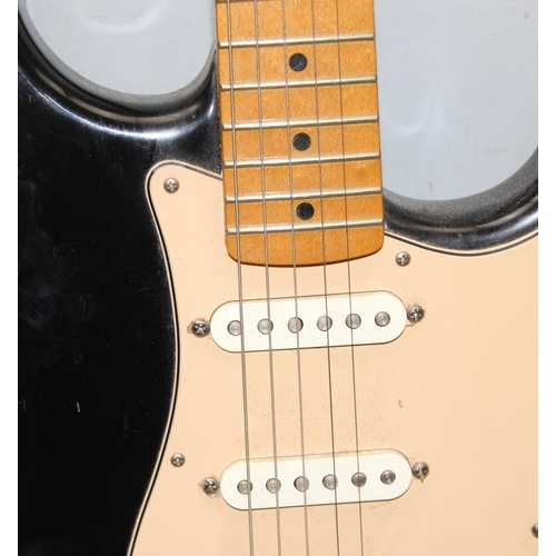 650 - A Fender Stratocaster electric guitar with original contour body in black and peach pick guard, Seri... 