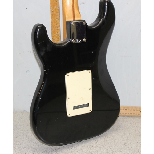 650 - A Fender Stratocaster electric guitar with original contour body in black and peach pick guard, Seri... 