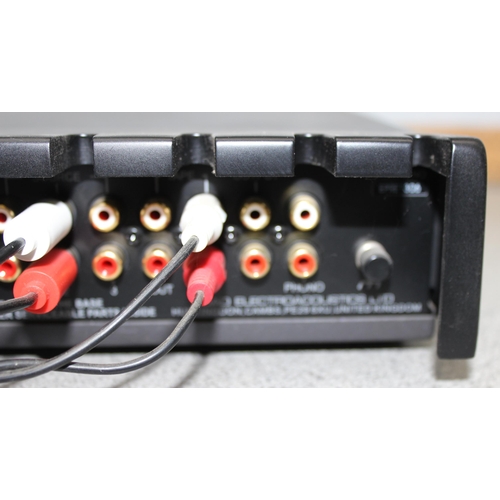 826 - Quad Elite Pre Amplifier with various cables