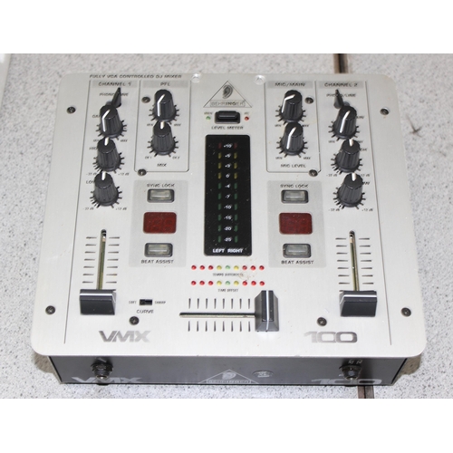 831 - Behringer VMX 100 2 channel Mixer