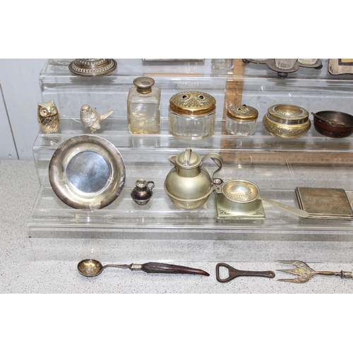 1024 - Qty of assorted interesting antique and later small silver plated items and curios