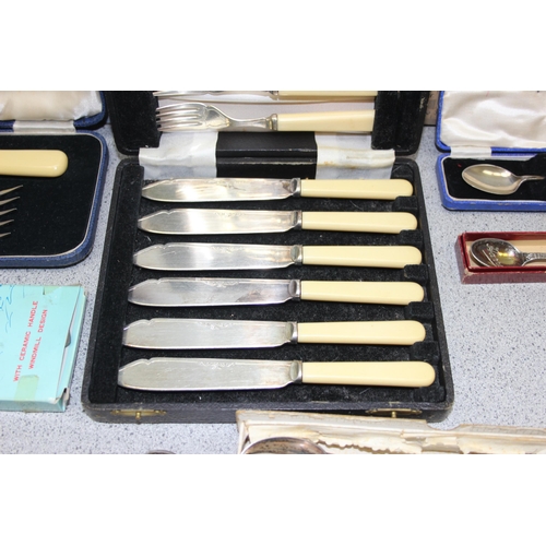 1028 - Qty of boxed cutlery etc to inc a boxed silver teaspoon