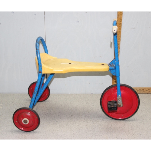 1519 - 1970’s child's Triang trike – original paint, pedals and hand grips – foil Triang logo label