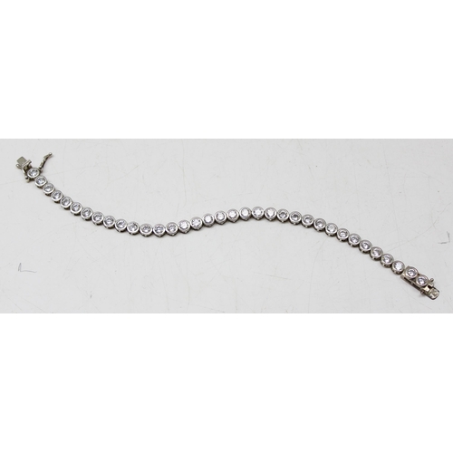 1137 - Silver tennis bracelet set with white stones, gross weight approx 11.37g, 20cm