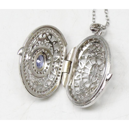 1147 - 2 silver necklaces to incl. a locket, gross weight approx 12.72g