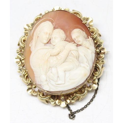 1168 - A large 19th century gold mounted shell cameo brooch, Madonna Della Seggiola after Raphael, mount un... 