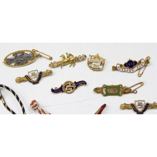 1619 - 15 assorted early 20th century Sandown Park racecourse members enamel and gilt metal badges, 1900 to... 