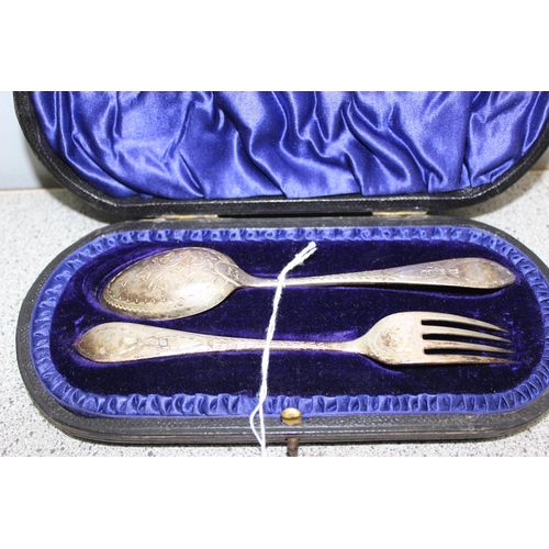 1039 - A boxed silver christening spoon and fork set, Sheffield 1905/6 by Henry Atkin, approx 63.19g gross