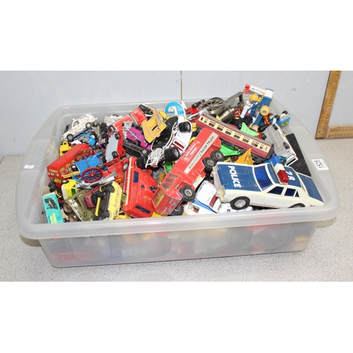 1525 - Large qty of unboxed die cast toy cars and vehicles to include Corgi and Matchbox