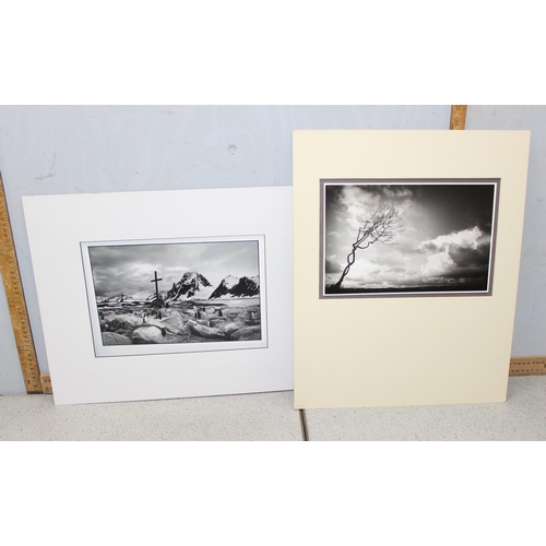 491 - A large qty of black and white photographs and prints of varying subjects