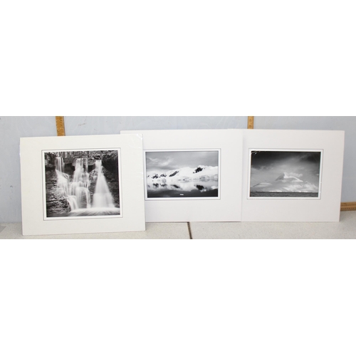 491 - A large qty of black and white photographs and prints of varying subjects