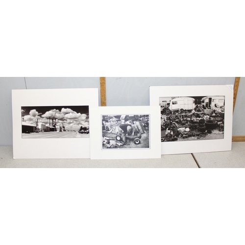 491 - A large qty of black and white photographs and prints of varying subjects