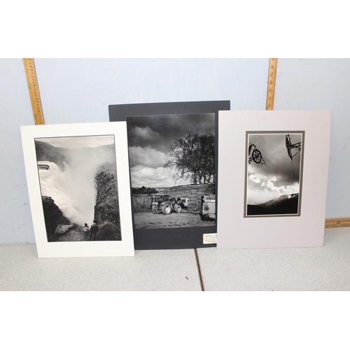 491 - A large qty of black and white photographs and prints of varying subjects