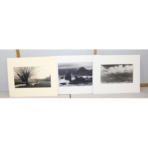 491 - A large qty of black and white photographs and prints of varying subjects