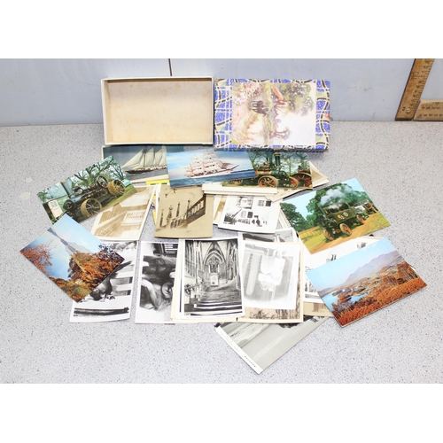 598 - Large qty of vintage postcards to include a mixture of written and unwritten, Some in albums