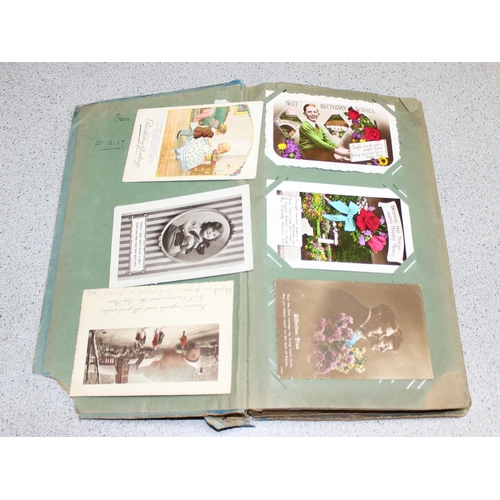 598 - Large qty of vintage postcards to include a mixture of written and unwritten, Some in albums