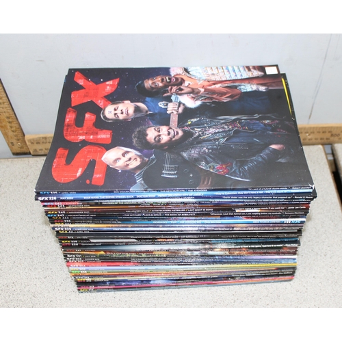 633 - A large qty of 21st century SFX magazines