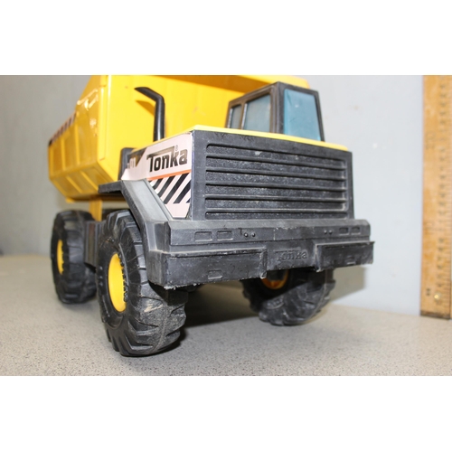 1541 - Vintage Tonka toy dump truck