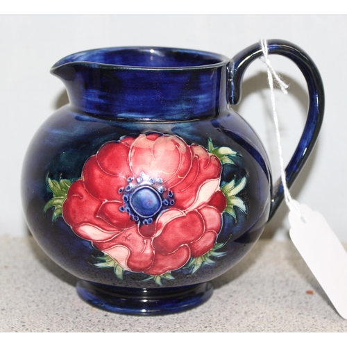 1681 - A vintage Moorcroft Anemone pattern jug, approx 12cm tall