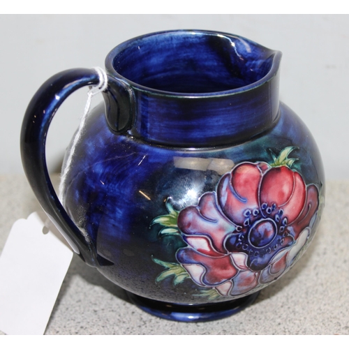 1681 - A vintage Moorcroft Anemone pattern jug, approx 12cm tall