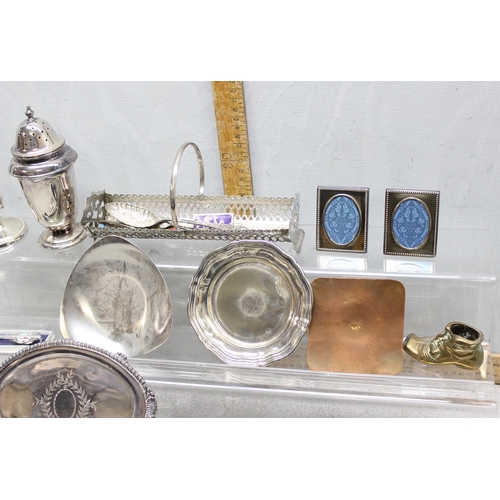 1049 - Qty of assorted small silver plated items and other antique and later metalware